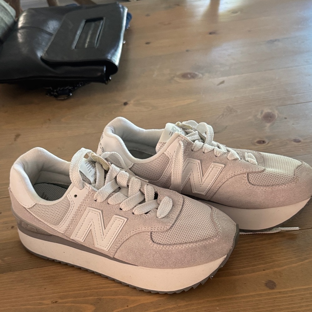 New Balance Women's Wl574+ Sneakers.. Hardly Used